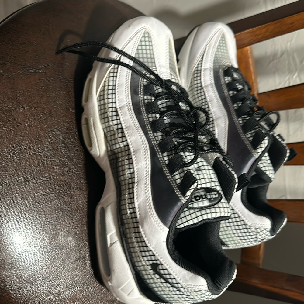 NIKE AIR 95 LV8